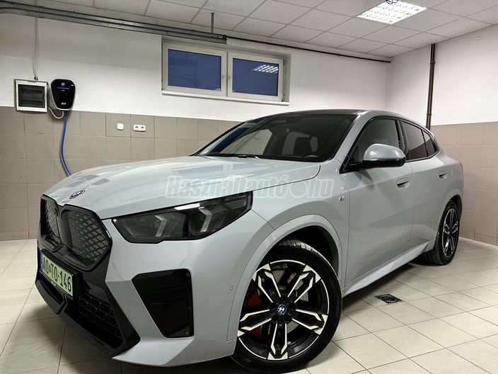BMW IX2 xDrive 30 64,8kWh