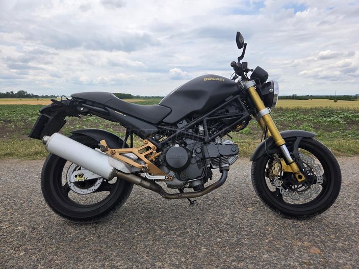 DUCATI MONSTER