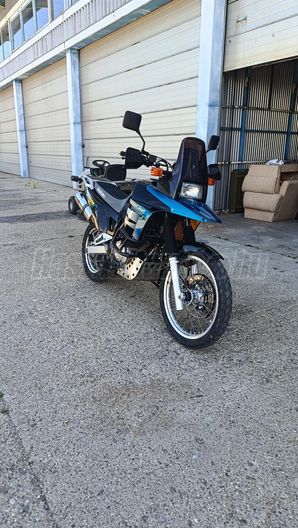 SUZUKI DR 800