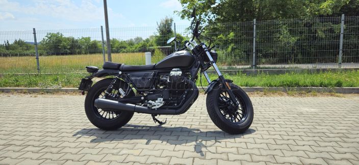 MOTO GUZZI V9 BOBBER