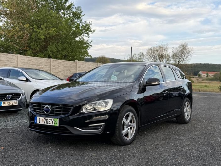 VOLVO V60 2.0 D [D3] Momentum Geartronic