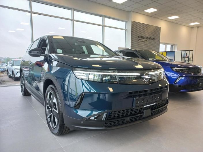 OPEL GRANDLAND GS HYBRID 145 LE E-DCT6 Metálfényezéssel | Készleten