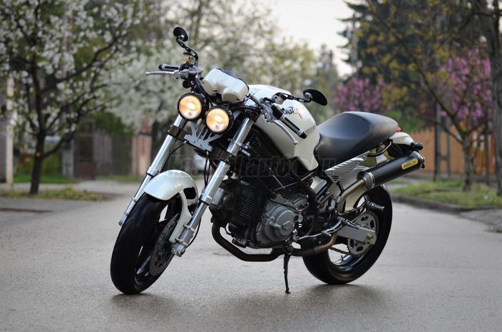 DUCATI MONSTER 600