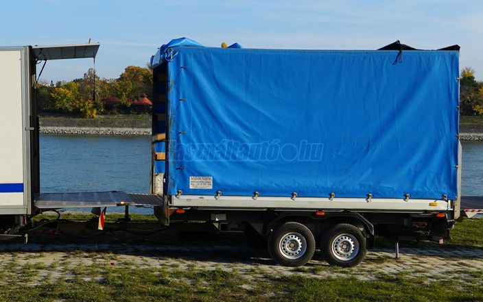 HUMBAUR HT3500 hátfalas. egybenyitható a vontatóval