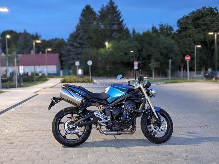 TRIUMPH STREET TRIPLE 675