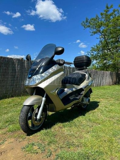 PIAGGIO X 8 200