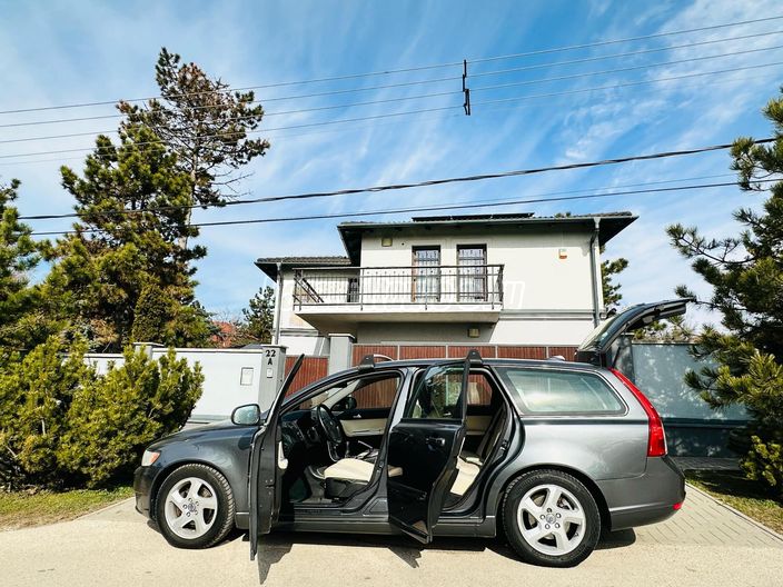 VOLVO V50 1.6 D [D2]