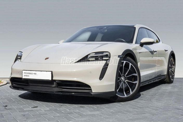 PORSCHE TAYCAN 4 Cross Turismo