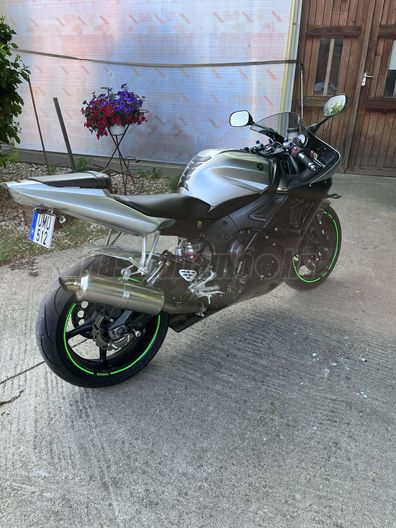 YAMAHA YZF R6