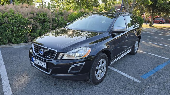VOLVO XC60 2.4 D [D4] R-Design