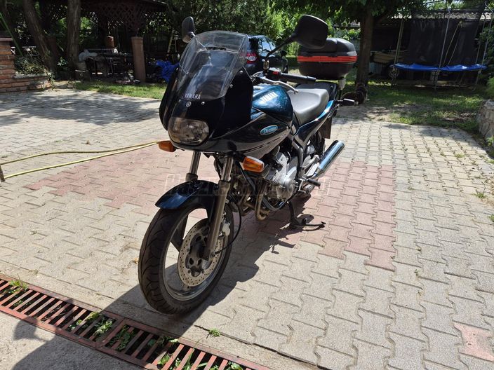 YAMAHA XJ 600
