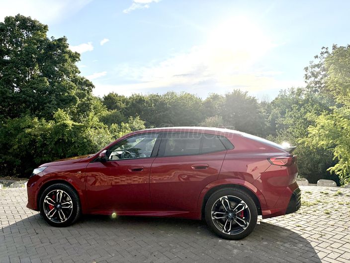 BMW IX2 xDrive 30 64,8kWh