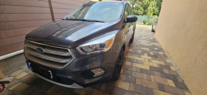 FORD KUGA 1.5 EcoBoost Titanium