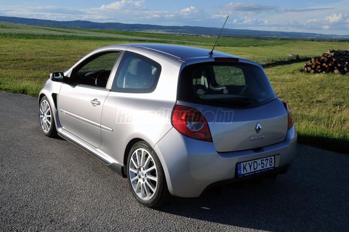 RENAULT CLIO 2.0 16V Sport