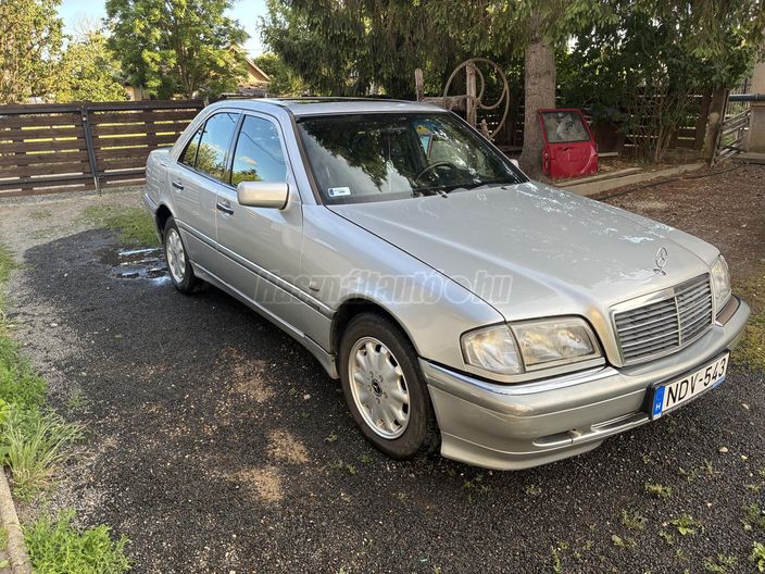 MERCEDES-BENZ C 220
