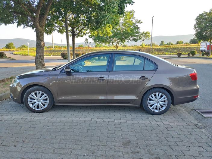 VOLKSWAGEN JETTA VI 1.6 CR TDI Comfortline