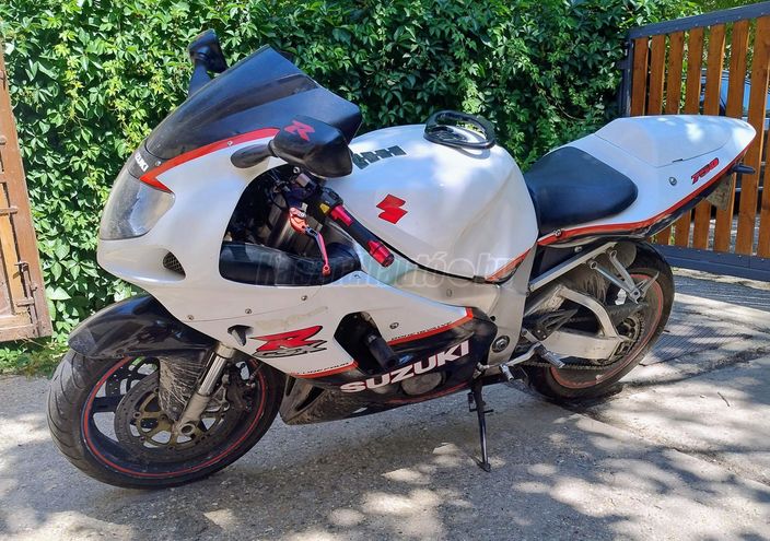 SUZUKI GSX-R 750