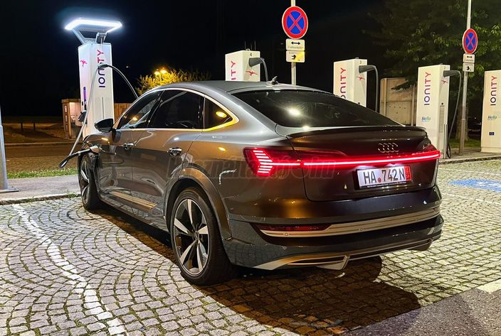 AUDI E-TRON Sportback 60 S quattro (Automata)