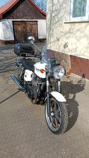 TRIUMPH BONNEVILLE 900
