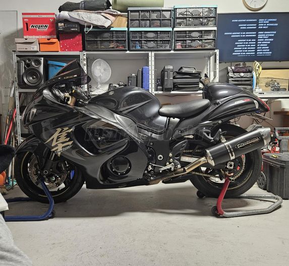 SUZUKI GSX 1300 R (HAYABUSA)