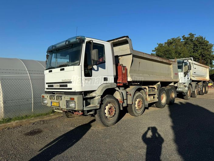 A képen látható háttérben álló Iveco billencs teherautó szintén eladó!