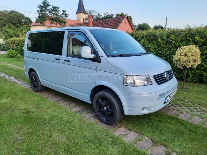 VOLKSWAGEN TRANSPORTER T5 2.5 TDI Caravelle Comfortline Tiptronic