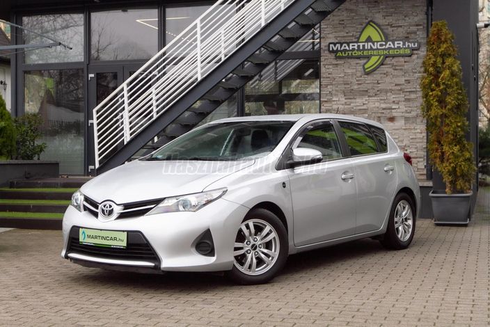 www.martincar.hu további 82 db Extra HD fénykép az AURIS minden apró részletéről !!