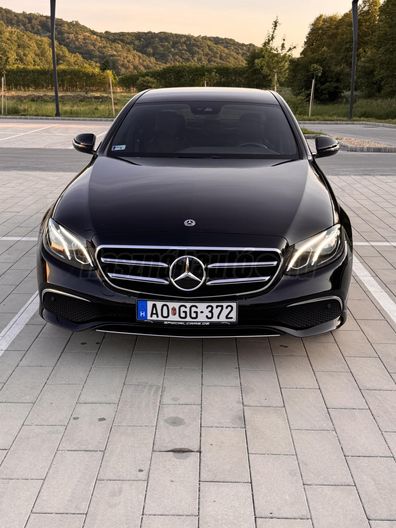 MERCEDES-BENZ E 220