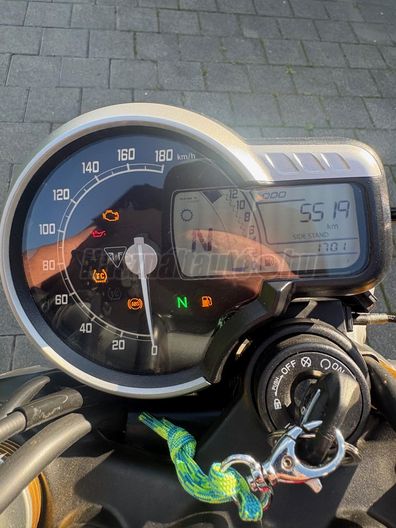 TRIUMPH SPEED 400