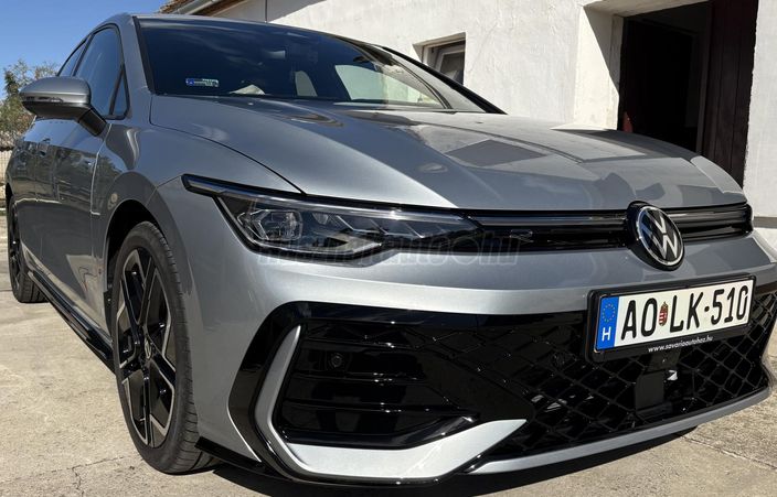 VOLKSWAGEN GOLF VIII 1.5 eTSI R-Line MAX DSG