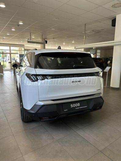PEUGEOT 5008 1.2 Hybrid Allure e-DCT6 (7 személyes )