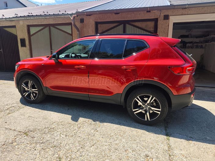 VOLVO XC40 2.0 [B3] MHEV Plus Dark Black Edition DCT
