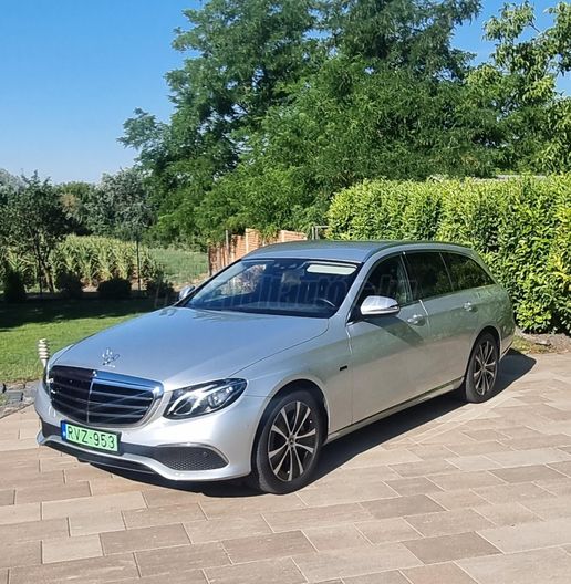 MERCEDES-BENZ E 300