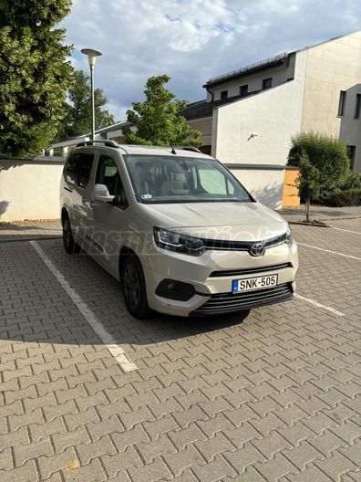 TOYOTA PROACE City Verso 1.2T Family L2H1 (Automata) [7 személy]