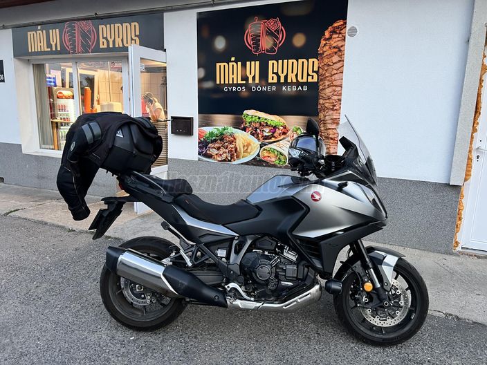 HONDA NT 1100 D