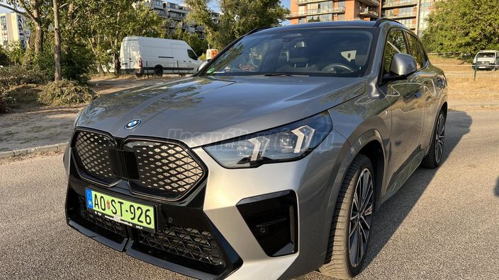 BMW IX2 xDrive 30 64,8kWh