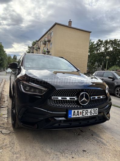 MERCEDES-BENZ GLA 250 4Matic AMG Line Athletic 8G-DCT