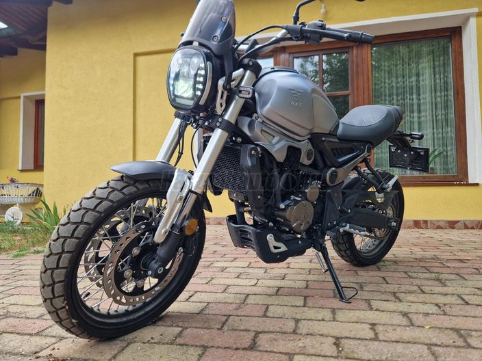 VOGE 300 AC
