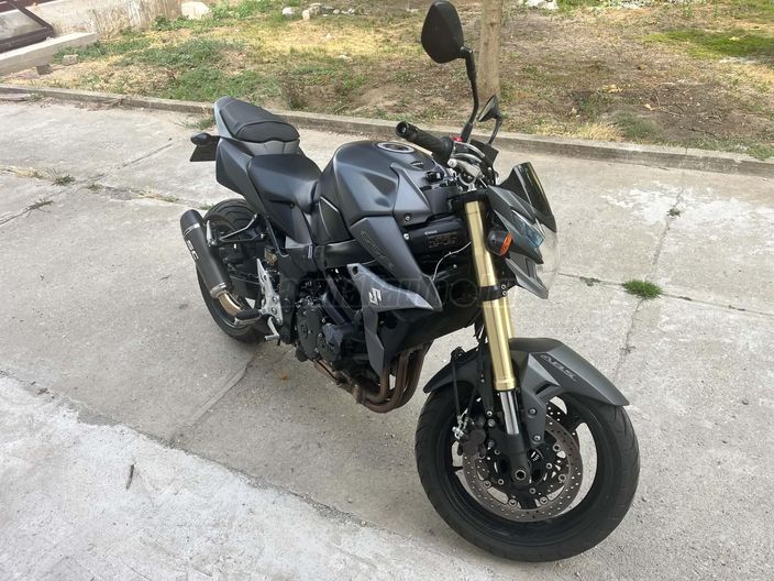 SUZUKI GSR 750