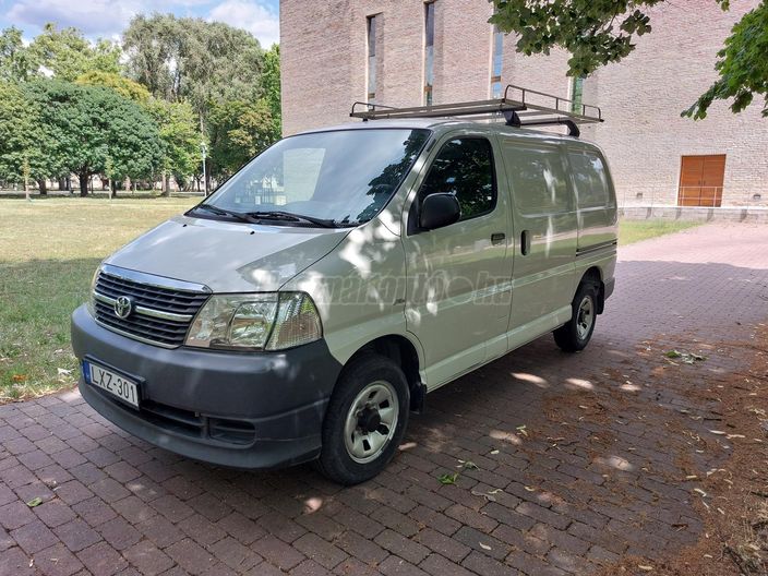 TOYOTA HIACE 2.5 D-4D 4x4 Panel Van