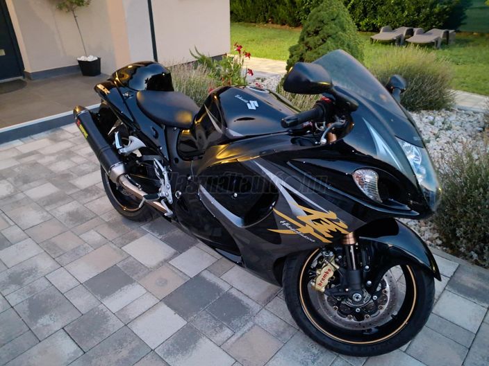 SUZUKI GSX 1300 R (HAYABUSA)