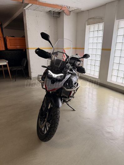 TRIUMPH TIGER 900