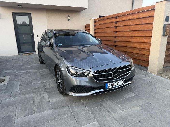 MERCEDES-BENZ E 220