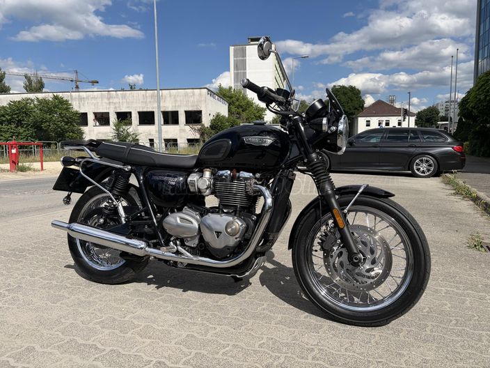 TRIUMPH BONNEVILLE