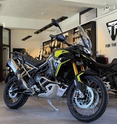 TRIUMPH TIGER 900