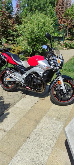 SUZUKI GSR 600