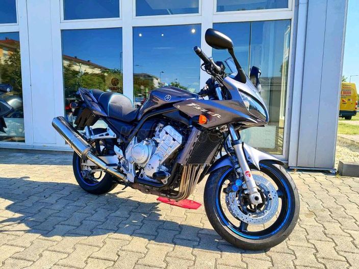 YAMAHA FZS 1000 (FAZER)