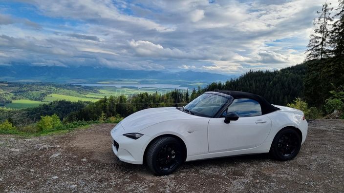 MAZDA MX-5 2.0i Skyactiv Exclusive-Line