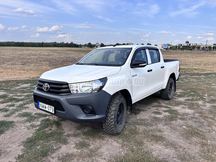 TOYOTA HILUX 2.4 D-4D 4x4 Double Base