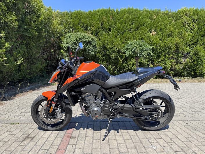 KTM 890 DUKE